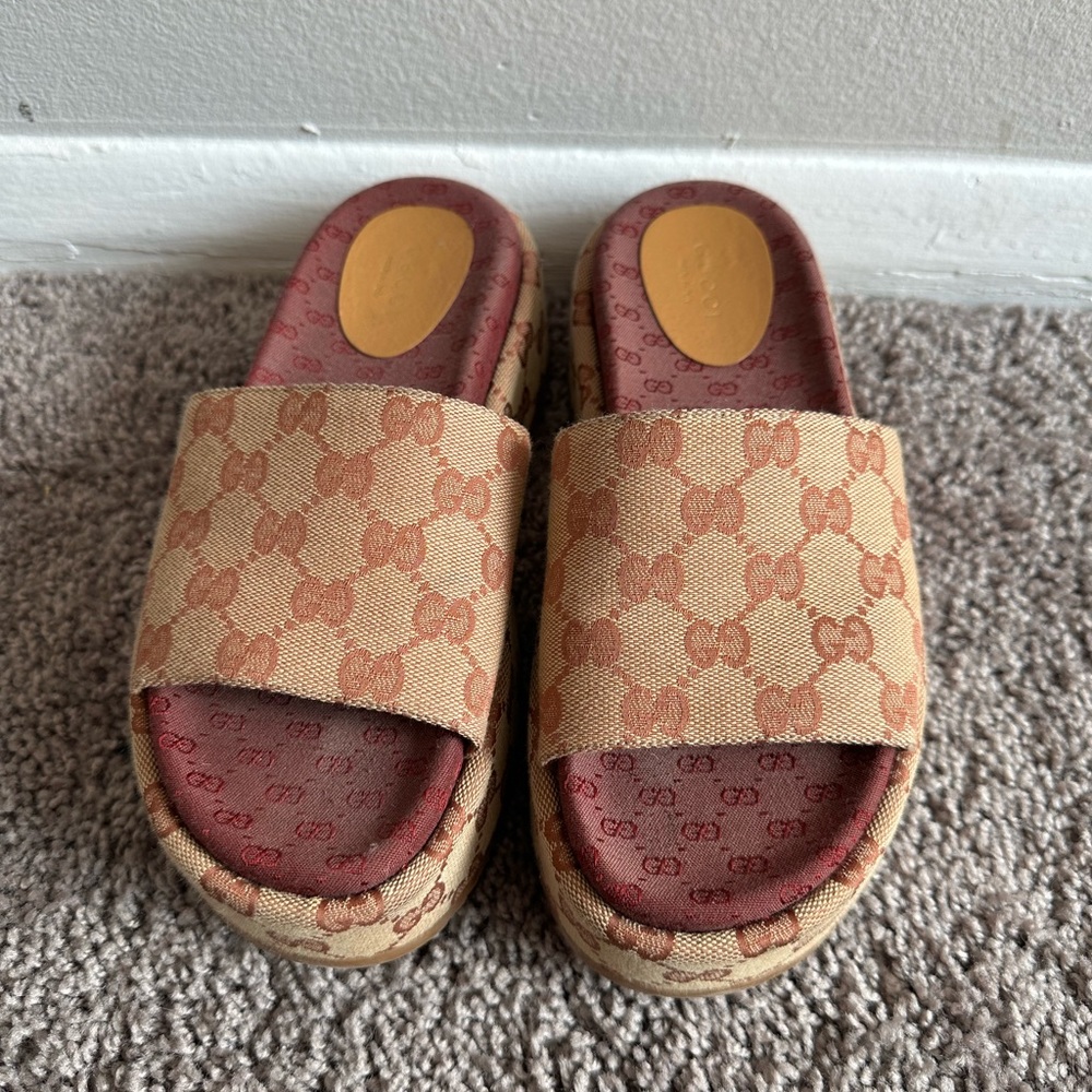 Gucci Monogram Beige and Brown Platform Slides Size 36